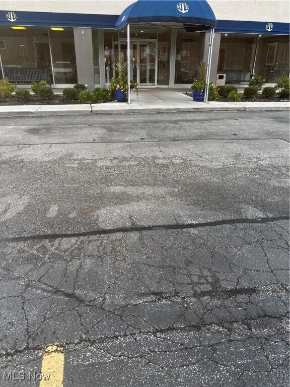 Primary Photo - 12520 Edgewater Dr