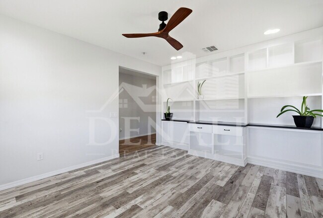 Building Photo - 4220 S Macy Cir