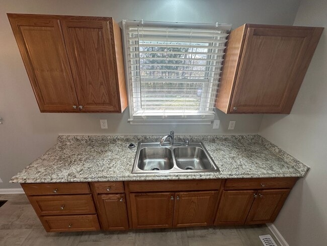 Building Photo - FOR LEASE - 3 bed, 1 bath, 1,218 sqft single-family home in Lebanon!