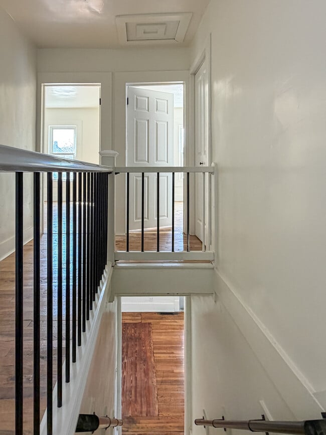 Building Photo - 336 W 29th St