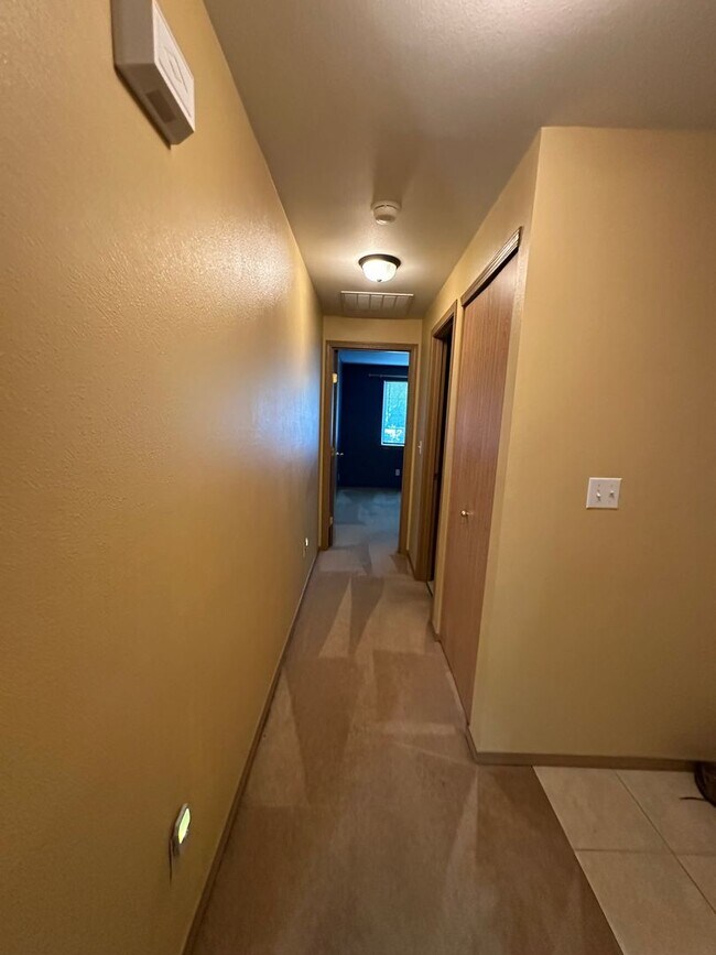 Building Photo - 3 BedRoom , 2 Bathroom , 2 Car Garage , AC