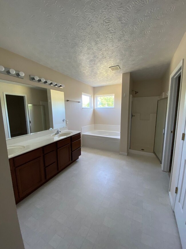 Building Photo - 4221 Dobbin Cir