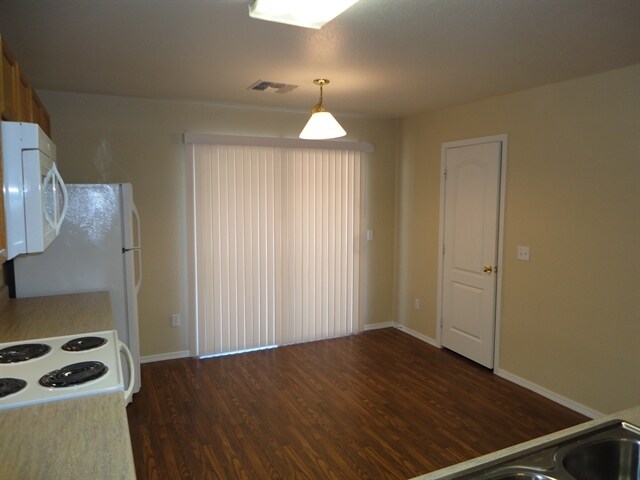 Building Photo - 211 E Valley View Dr