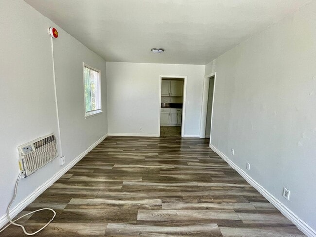 Building Photo - 1142 N Madison Ave