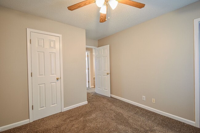 Building Photo - 1023 Shadow Ridge Ave
