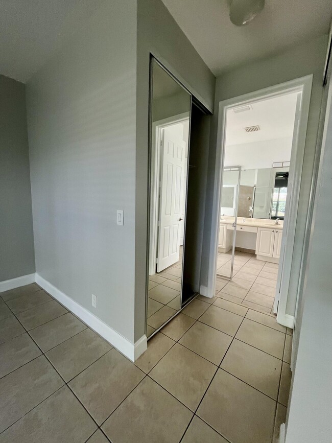 Building Photo - 325 Mulberry Grove Rd