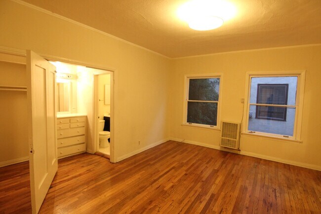Building Photo - 846 Sanborn Ave