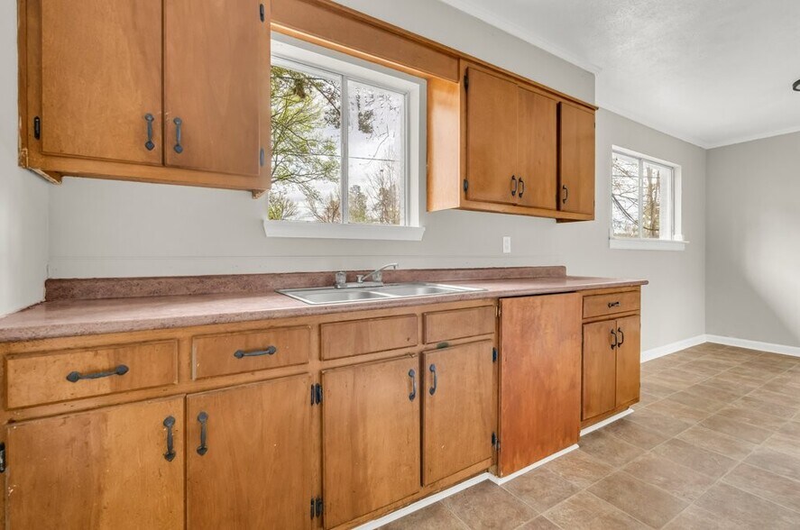 Building Photo - 805 Spruce St