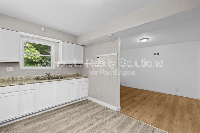 Building Photo - 6127 Lucille Ave