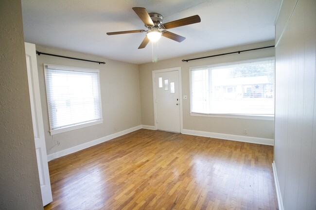 Front Bedroom - 1510 E Moore Ave