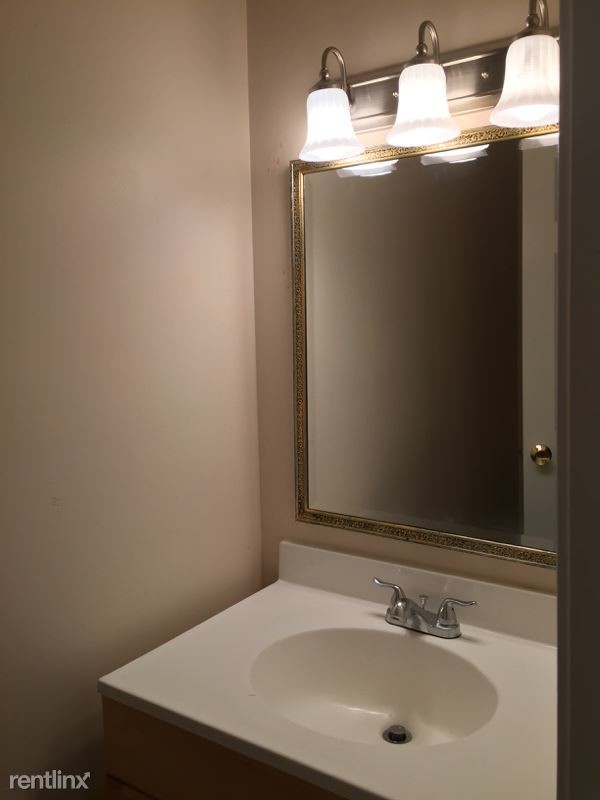Building Photo - 2 br, 1.5 bath Condo - 162 Oxbo Rd