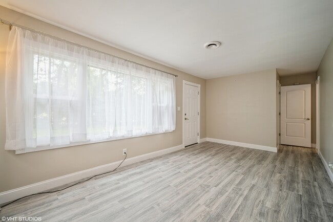 Building Photo - 685 Anthony Trail