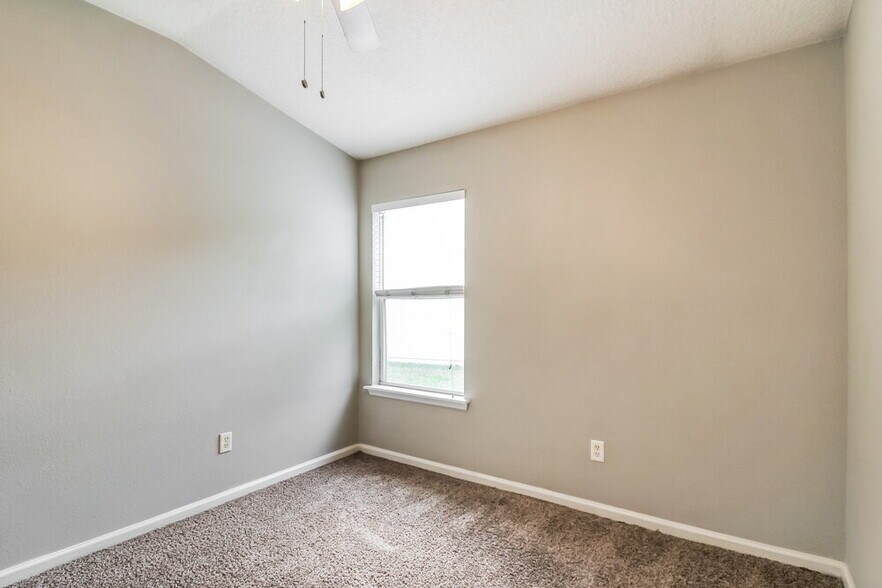 Building Photo - 860 Bonaparte Landing Ct