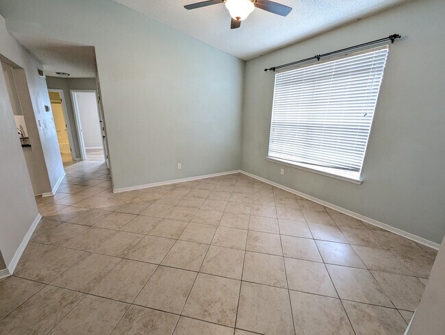 Building Photo - 9516 Brentwood Blvd
