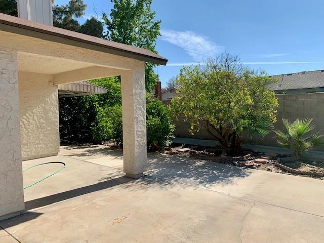 Building Photo - 6078 N Hazel Ave