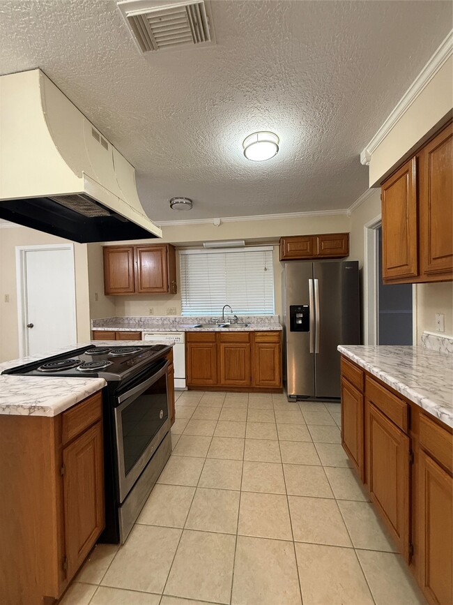 Building Photo - 15307 Pebble Lake Dr