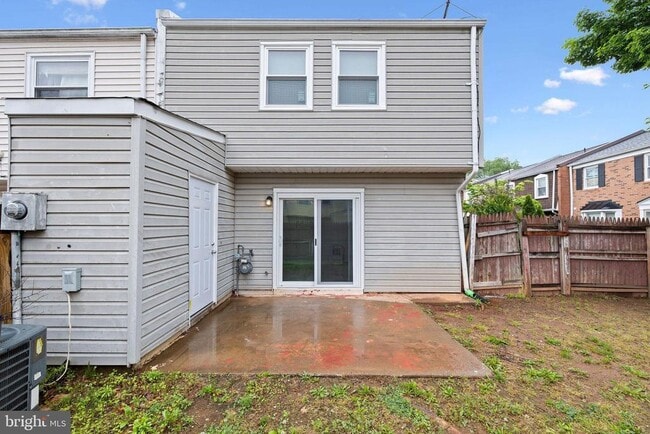 Building Photo - 8157 Community Dr