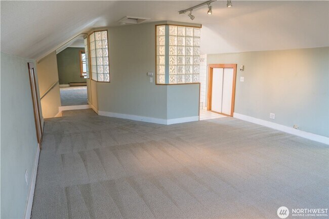 Building Photo - 2bd/2.5ba Seattle House