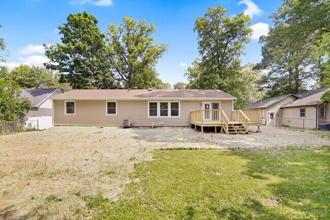 Building Photo - 1101 E Pin Oak Dr