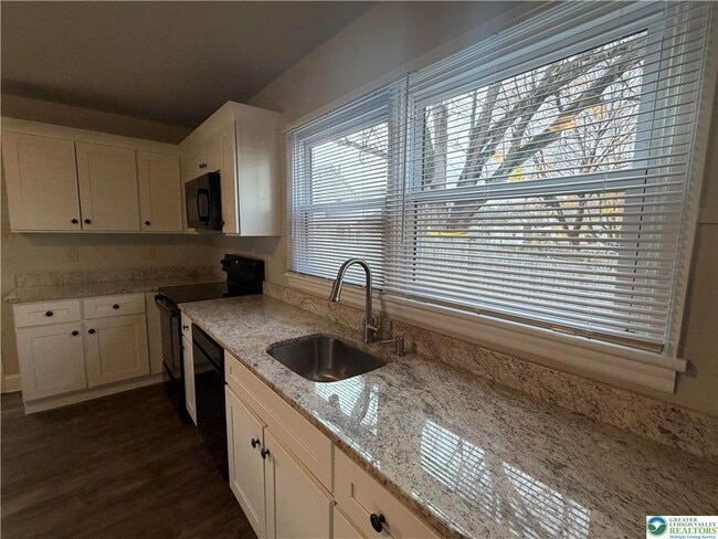 Building Photo - 32 N Front St