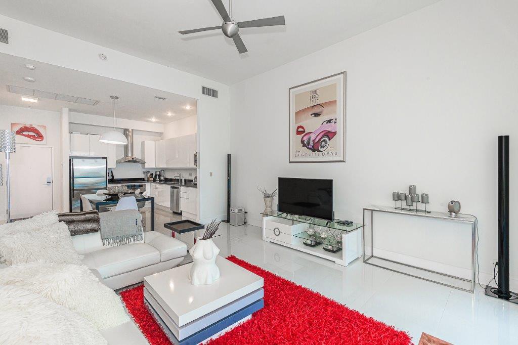 Building Photo - 2301 Collins Ave