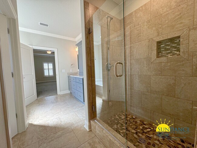Building Photo - Exquisite 4 Bedroom Home in Navarre Near Beaches & Amenities!