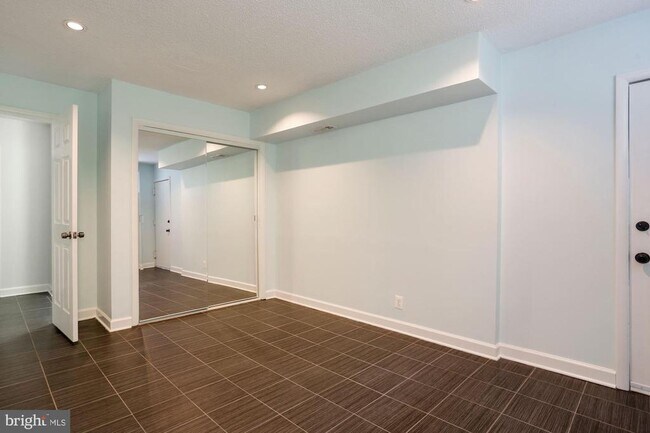 Building Photo - 3028 S Abingdon St