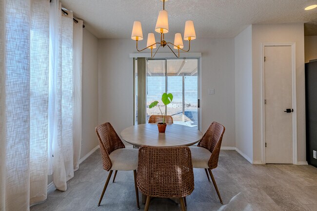 Building Photo - 4031 Cresta Park Ave NW