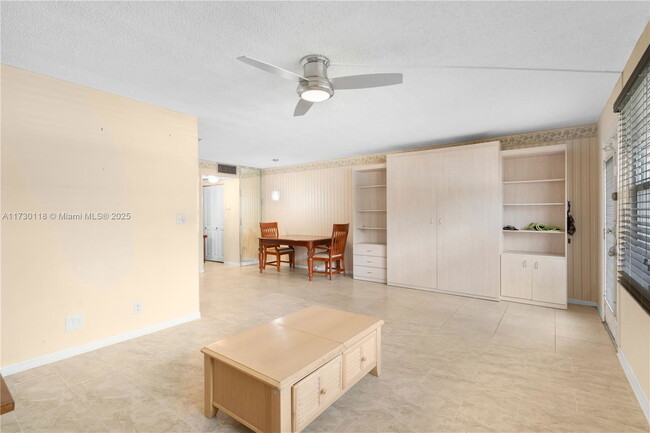 Building Photo - 2301 Lucaya Bend