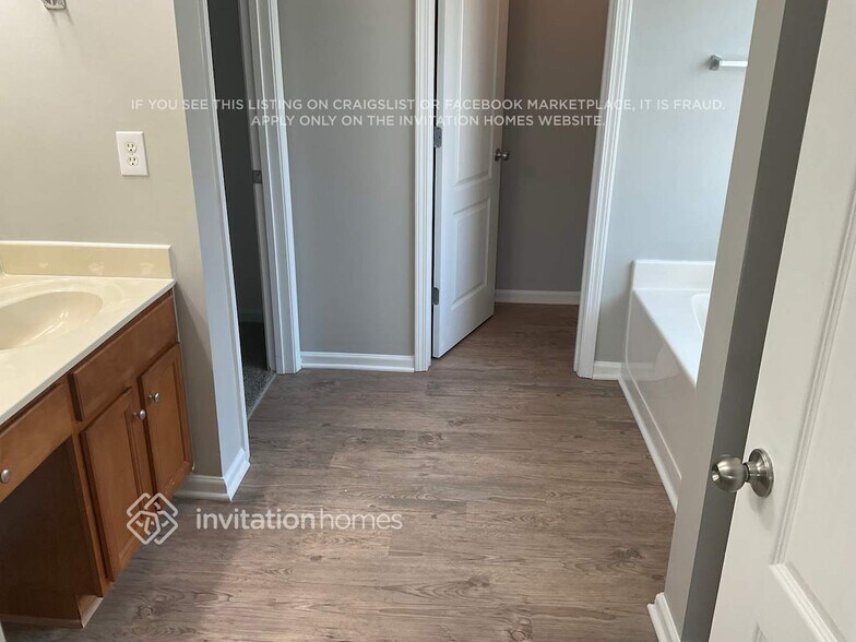 Building Photo - 628 Needle Rush Cir