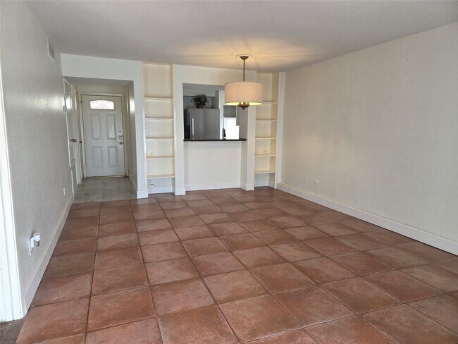 Building Photo - 10075 Westpark Dr