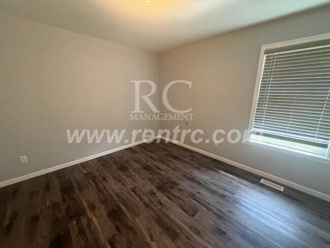 Building Photo - 811-A Fourteenth E (g)-