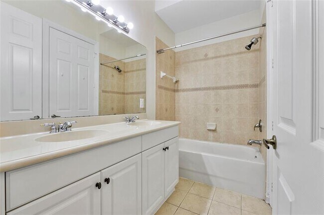 Building Photo - 8215 NW 125th Ln