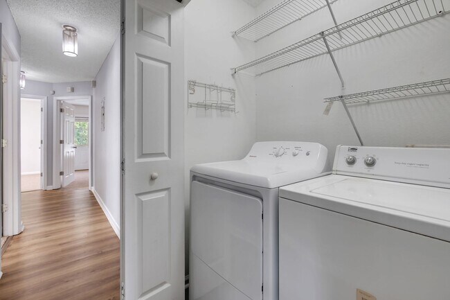 Building Photo - NE Tallahassee Townhome with Community Pool