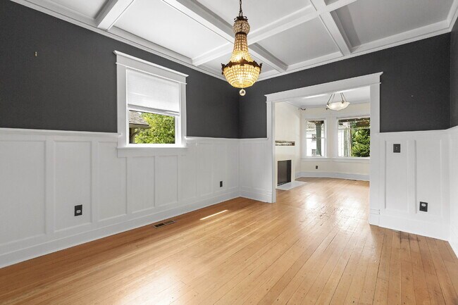 Building Photo - Beautifully Restored 3-Bedroom Home in Historic Section of Oregon City