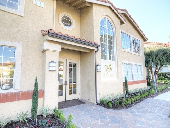Building Photo - Stunning OCEAN VIEW Condo!