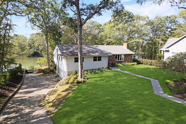 Building Photo - 1345 Long Creek Dr