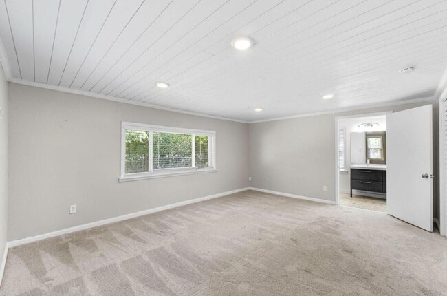 Building Photo - 9119 Amherst Dr