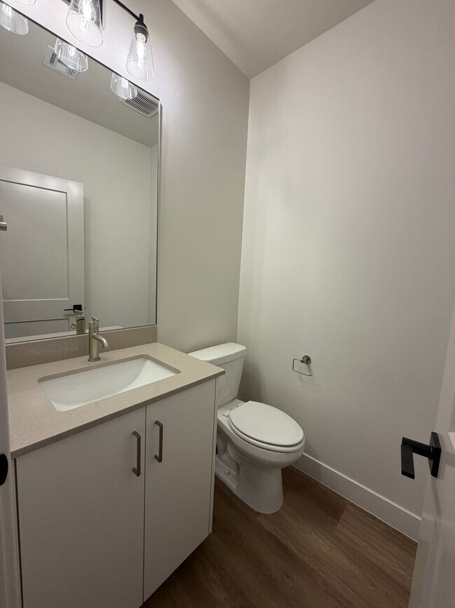 Building Photo - 614 Hemsworth Ln
