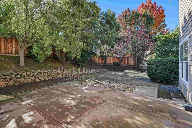 Building Photo - Beautiful Home in Peacock Creek