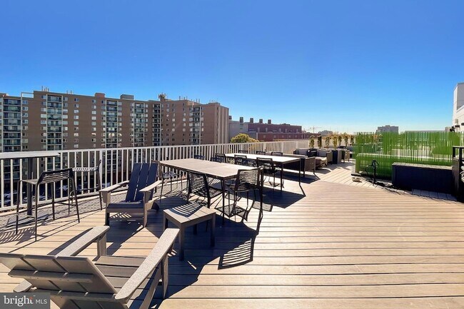 Building Photo - 635 Slaters Ln