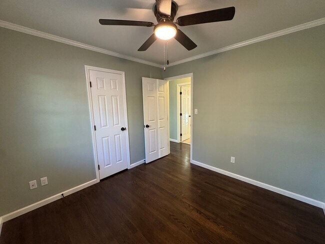 Building Photo - Move-in Ready!