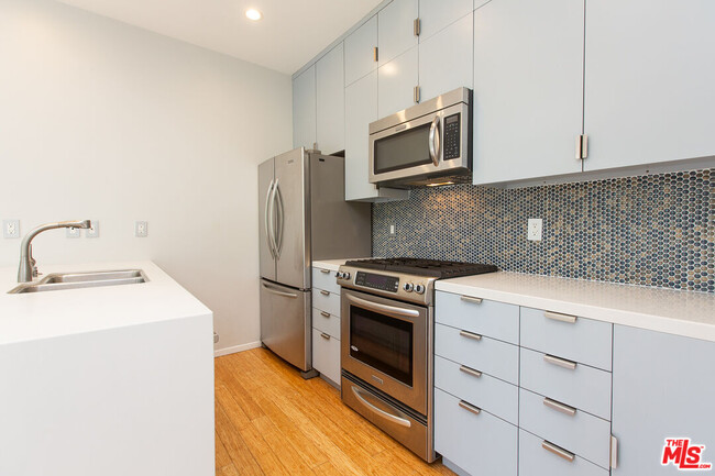 Building Photo - 3907 De Longpre Ave