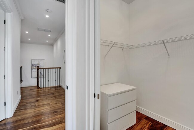 Building Photo - 500 NE Wavecrest Way