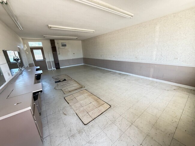 Building Photo - 132 S Salisbury Ave