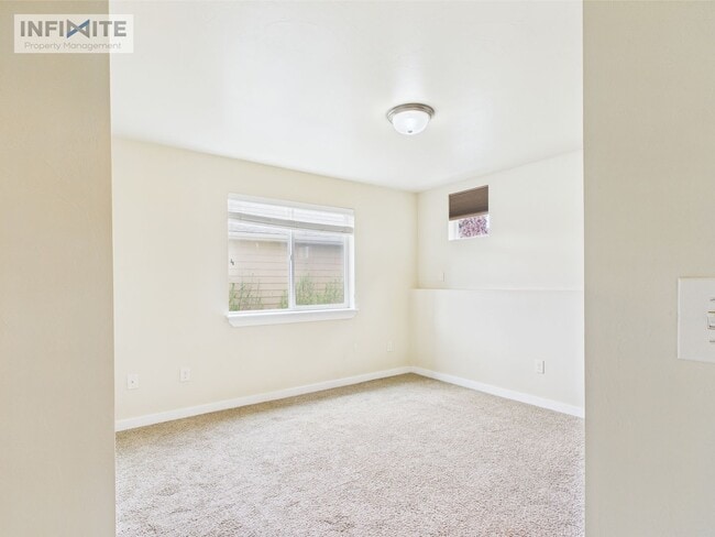 Building Photo - Cute As A Button 2 Bedroom Condo on Baxter Lane!