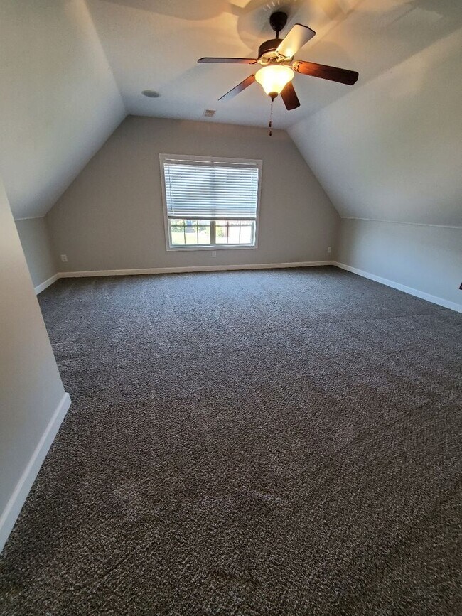 Building Photo - Pet Friendly Four Bedroom In Adams!