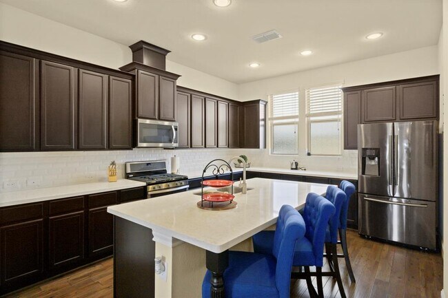 Building Photo - 8406 Oak Leaf Point Dr