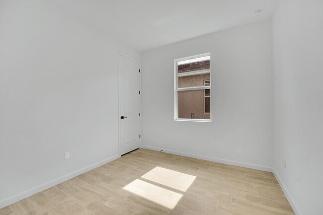 Building Photo - 4572 Nautilus Cir