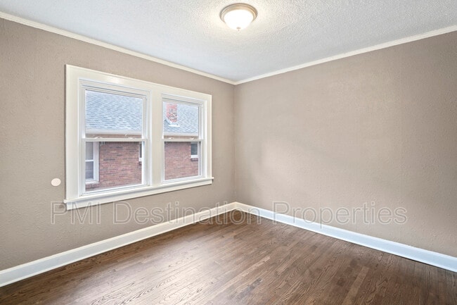 Building Photo - 1312 E 62nd Terrace